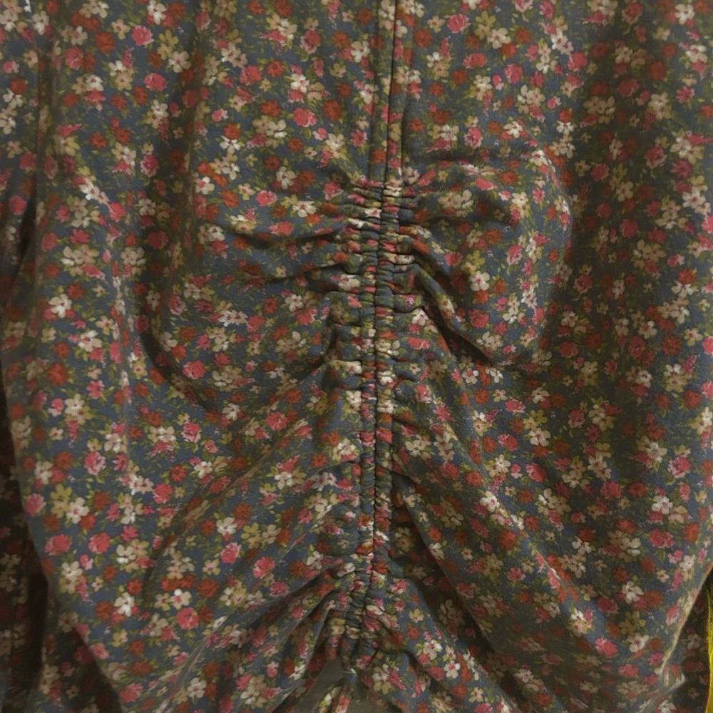Floral Ruched Long Sleeve cropped Blouse - Picture 2 of 4